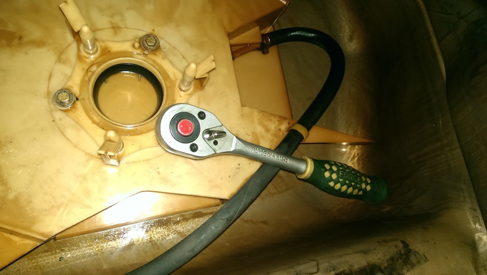 Замена бензонасоса и промывка бензобака. — DRIVE2