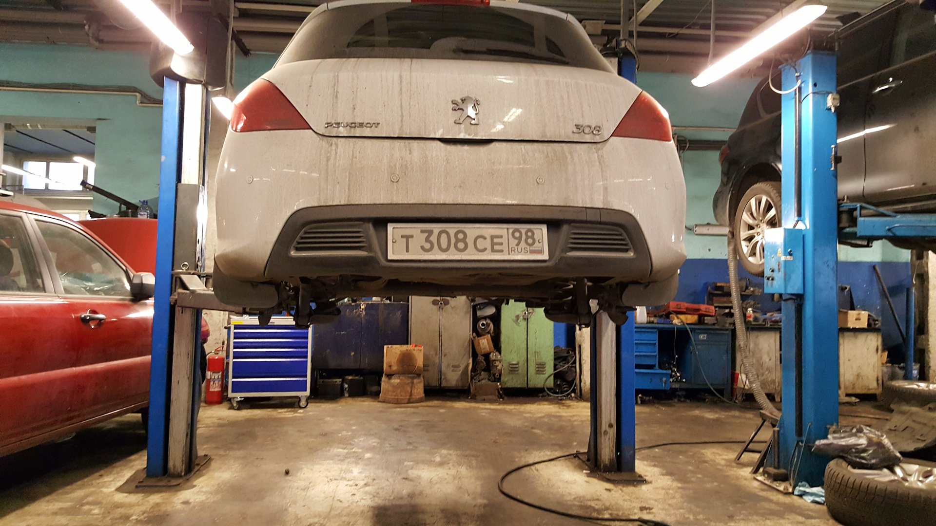 Замена передних и задних колодок на TRW — Peugeot 308 (1G), 1,6 л, 2010 ...