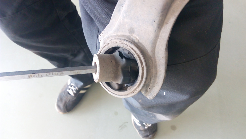 Замена заднего сайлентблока правого переднего рычага ) — FIAT Stilo, 1 ...