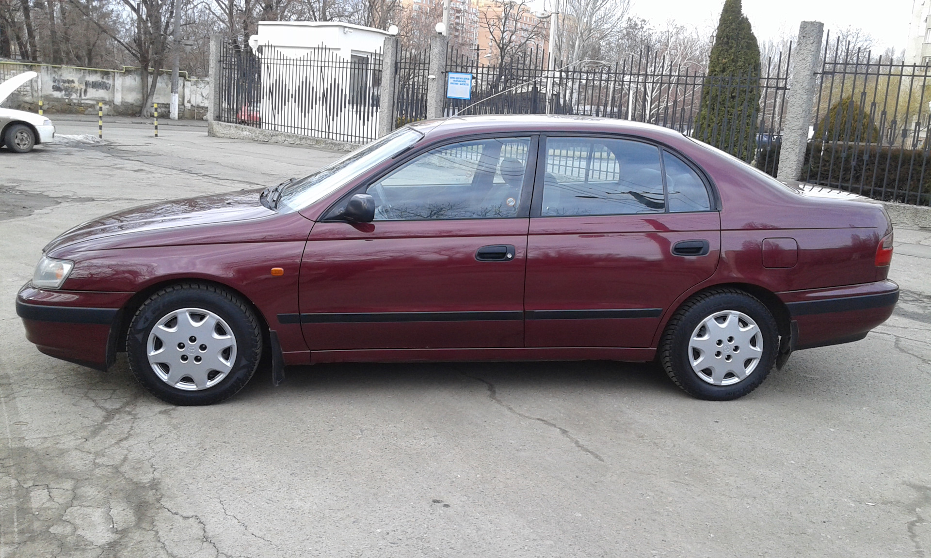 Toyota Carina e 1 6