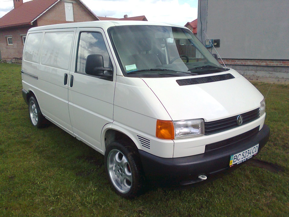 Примерка дисков. — Volkswagen Transporter T4, 2,5 л, 2000 года ...