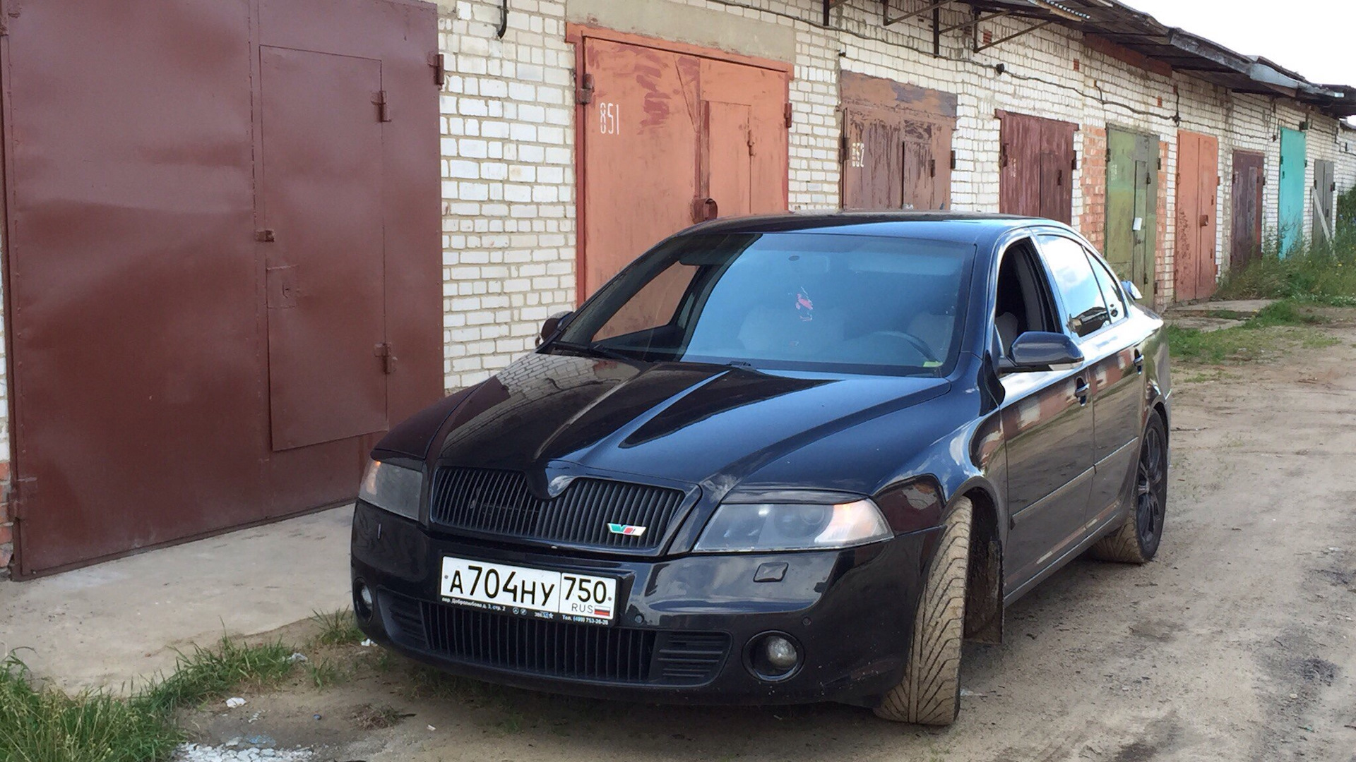 Skoda Octavia 2 RS черная