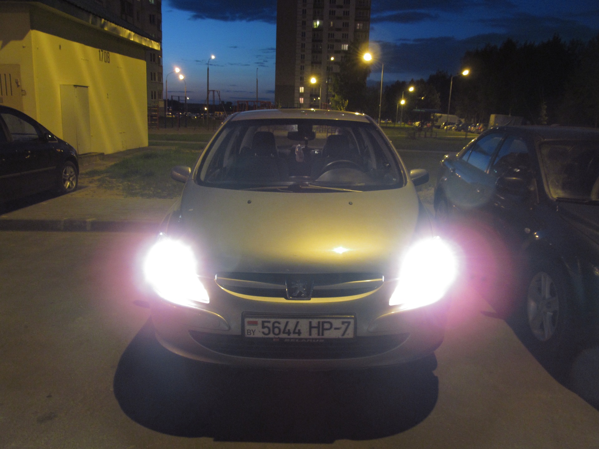 Лампы головного света + подсветка заднего номера — Peugeot 307, 1,6 л ...