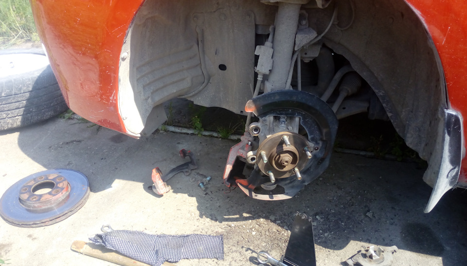 Замена тормозных дисков+колодки в круг — Mazda 3 (1G) BK, 1,6 л, 2008 ...