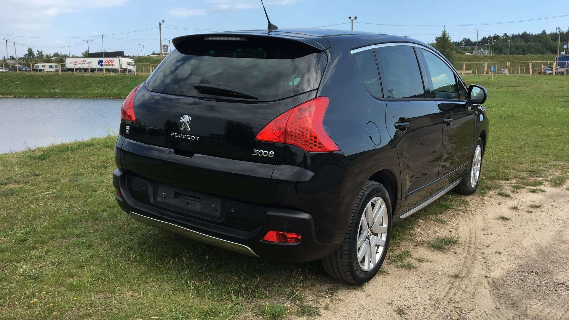 Пробег пежо 3008 дизель. Пежо 3008 2012. Peugeot 3008 2012. Пежо 3008 2012 багажник.