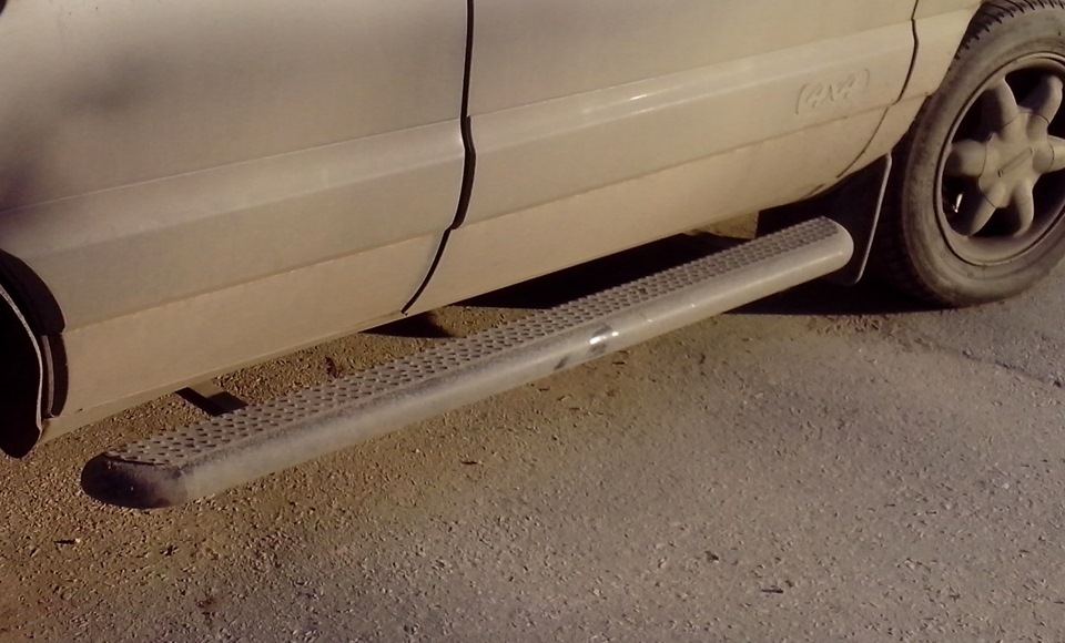 Пороги. — Chevrolet Niva, 1,7 л, 2005 года | аксессуары | DRIVE2