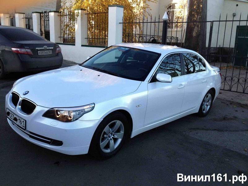 Белый цвет автомобиля. BMW e60 белый перламутр. BMW 525 e60 белая. BMW 525i белая. БМВ белый перламутр.