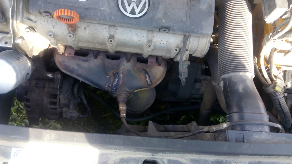 выпускной коллектор — Volkswagen Polo Sedan, 1,6 л, 2011 года ...
