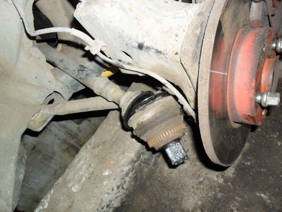 пыльник шруса — Audi 100 (C4), 2,3 л, 1991 года | поломка | DRIVE2