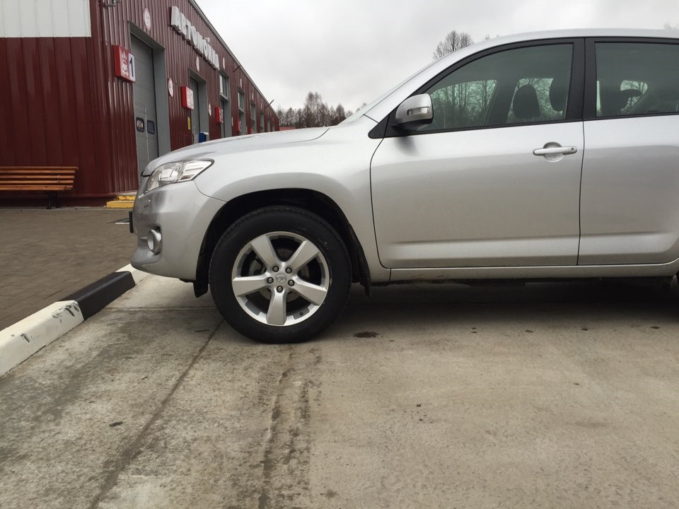 Диски toyota rav 4. Toyota rav4 r18. Диски Тойота рав 4 r18. Колеса r18 RAV 4 30.