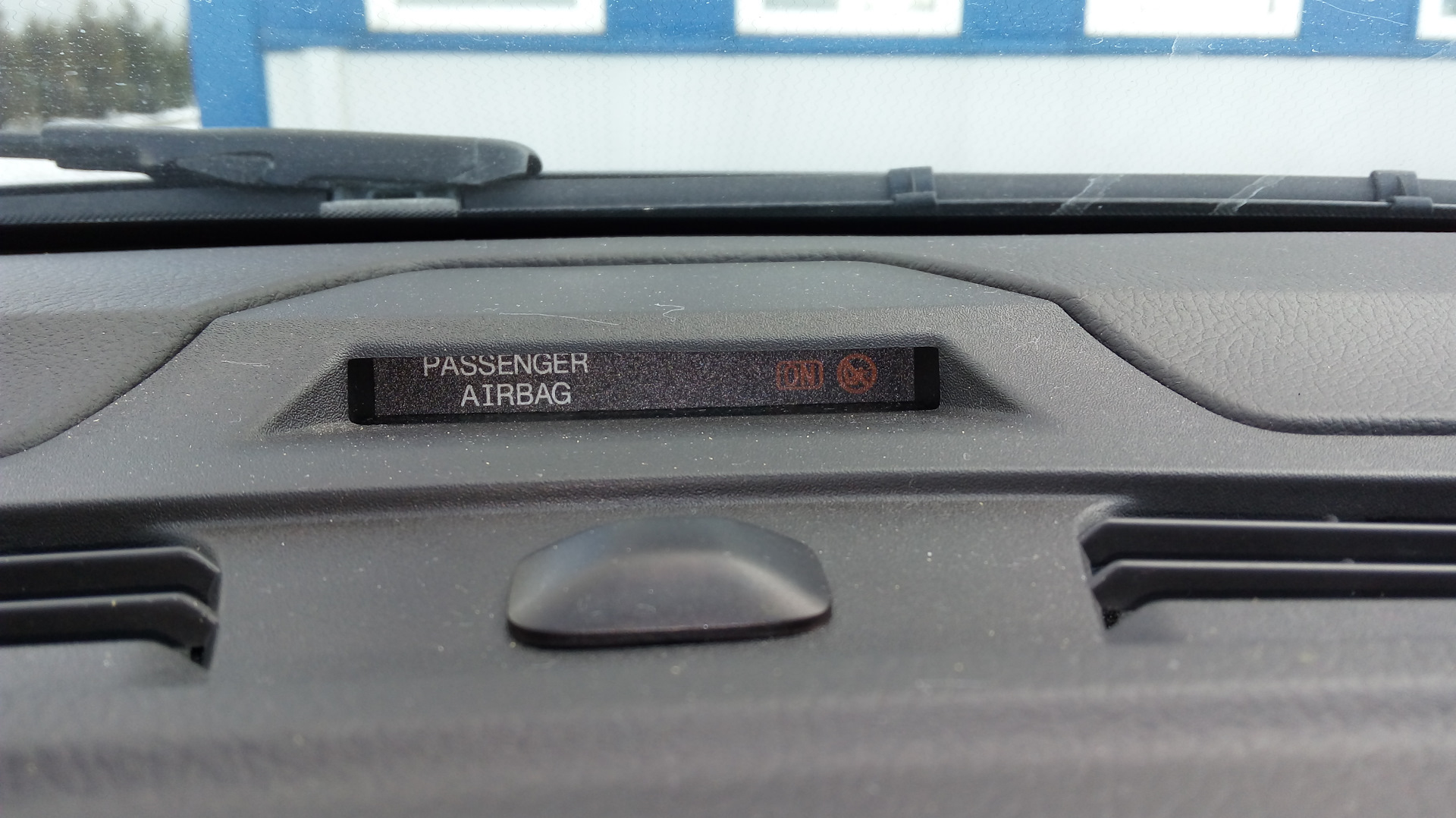 Airbag off. Passenger airbag on горит.