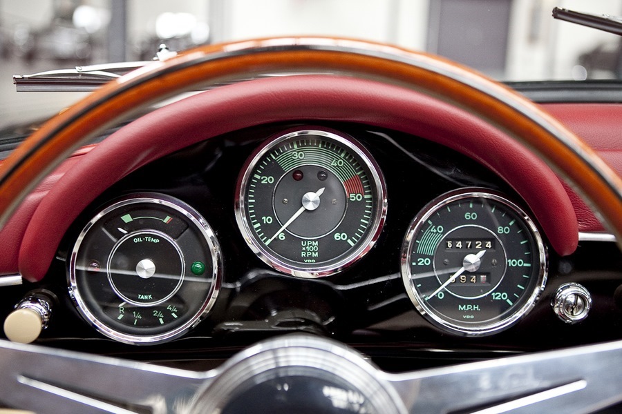 Фото приборов автомобилей. Приборная панель Порше. Porsche 356 dashboard. Приборная панель Porsche 356. Приборная панель Porsche 997.