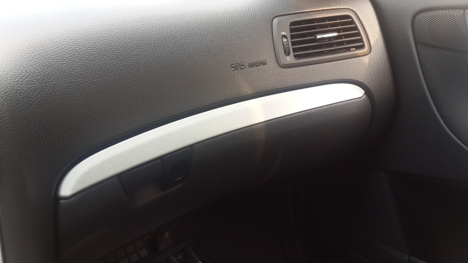 Перетяжка винилом шлифованный алюминий элементов салона — Volvo S60 (1G ...