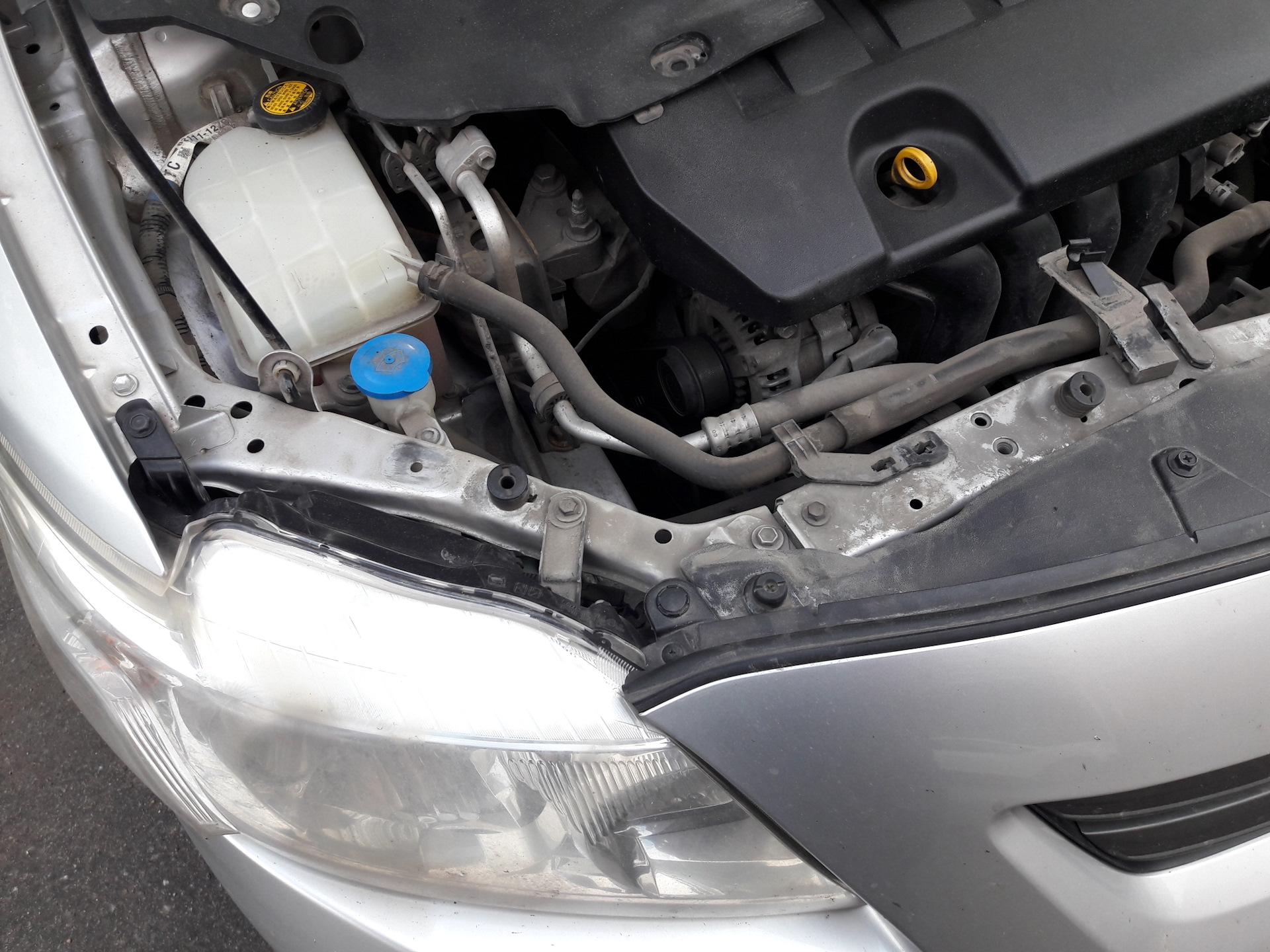 Лампа ближнего света — Toyota Corolla (140/150), 1,6 л., 2007 года ...