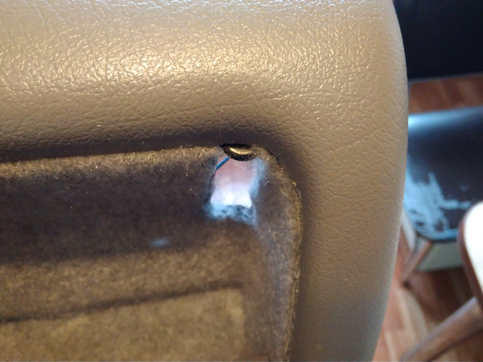 Концевик в карпете — Volkswagen Golf Variant (Mk3)