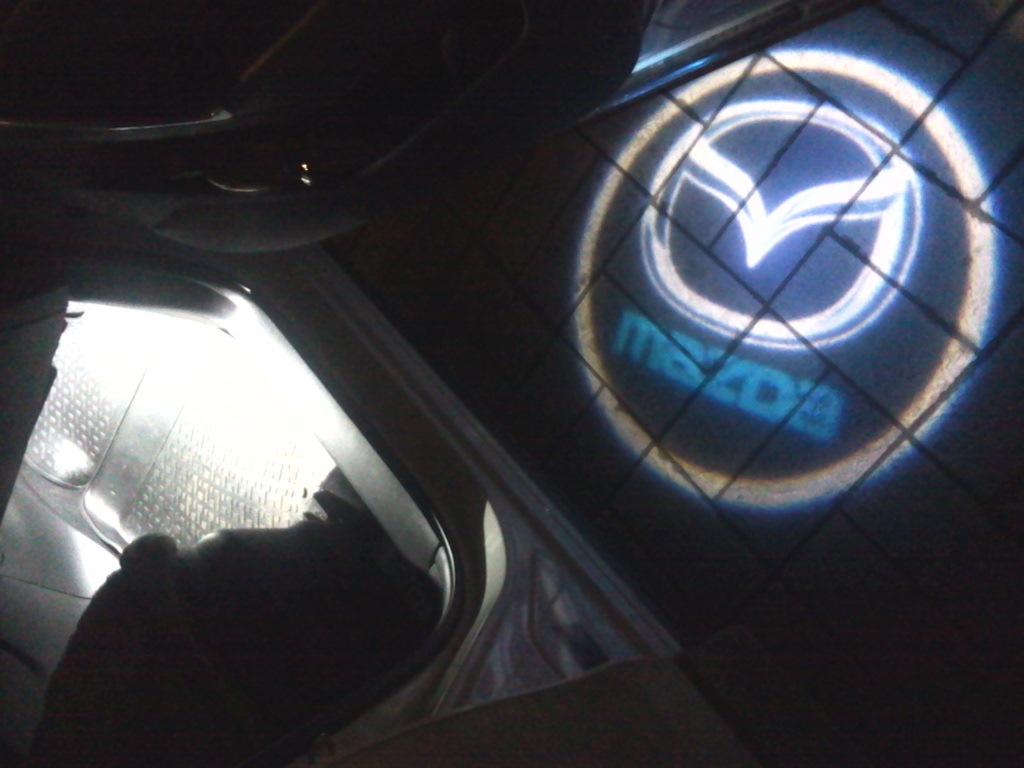 Подсветка мазда сх5. Мазда СХ 5 подсветка в двери. Mazda cx5 подсветка капота. Подсветка Мазда СХ 7. Подсветка салона Мазда сх5.