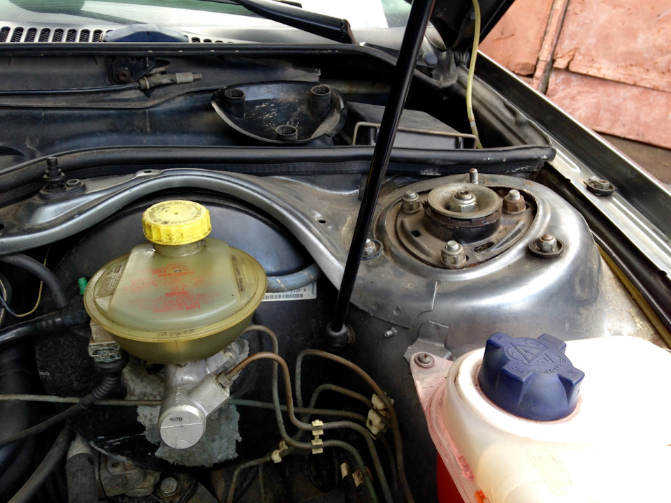 Растяжка на передние стойки. Наконец-то я тебя нашёл. — Audi 100 (C4 ...