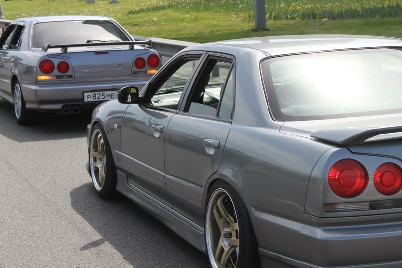 54 четыре. Skyline r34 седан Сток. Ниссан Скайлайн hr34. Nissan Skyline r34 sedan Сток. Nissan Skyline r34 4 дверный.