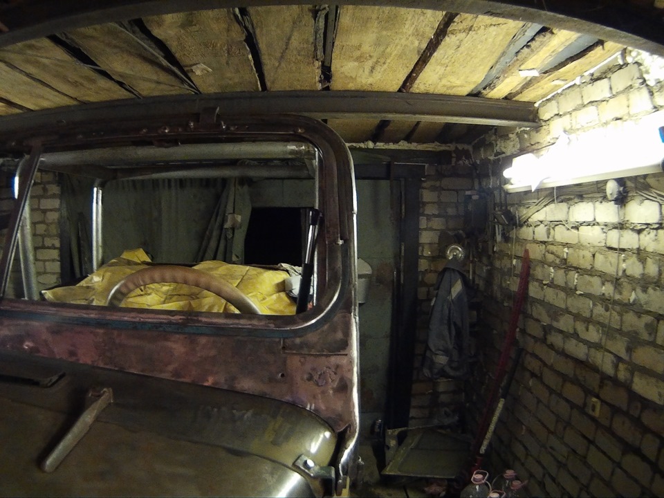 Труба каркаса шире трубы рамки… штатные направляющие подъема стекла как раз упираются в трубу каркаса — ГАЗ 69A