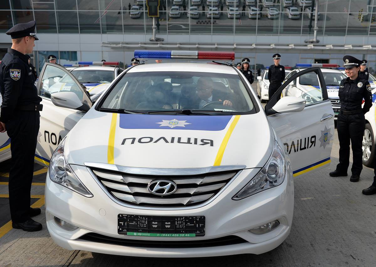 Машины украины. Hyundai Sonata Police. Полиция Украины автомобили. Украинские полицейские машины. Украинская полиция машины.