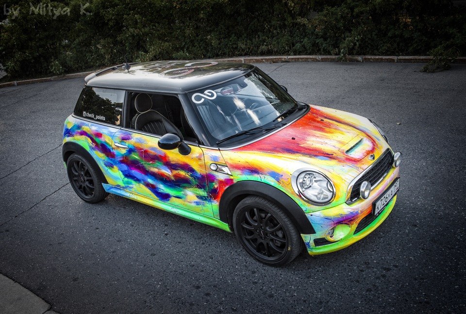 Стикербомбинг Mini Cooper