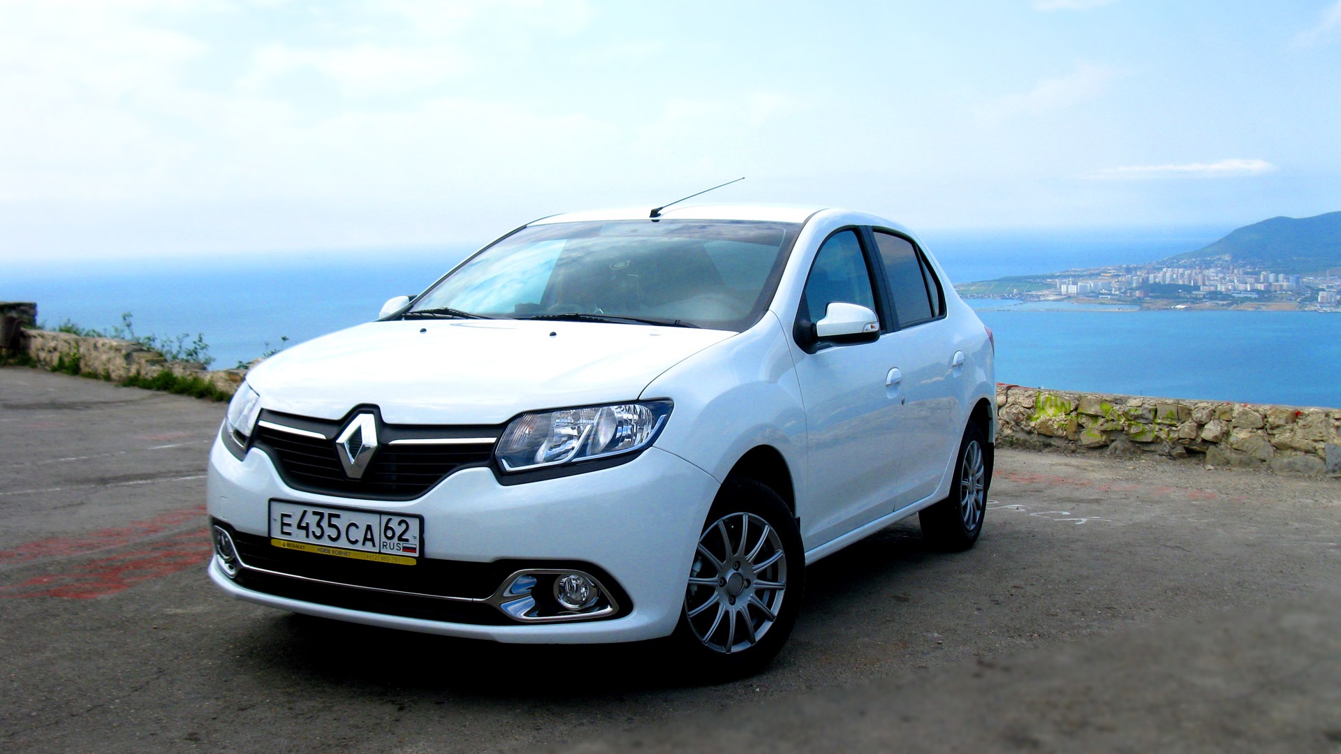 Рено логан в крыму. Renault Logan 2. Рено Логан 2 новый. Рено Логан 13 года. Рено Логан 2 2022 белый.