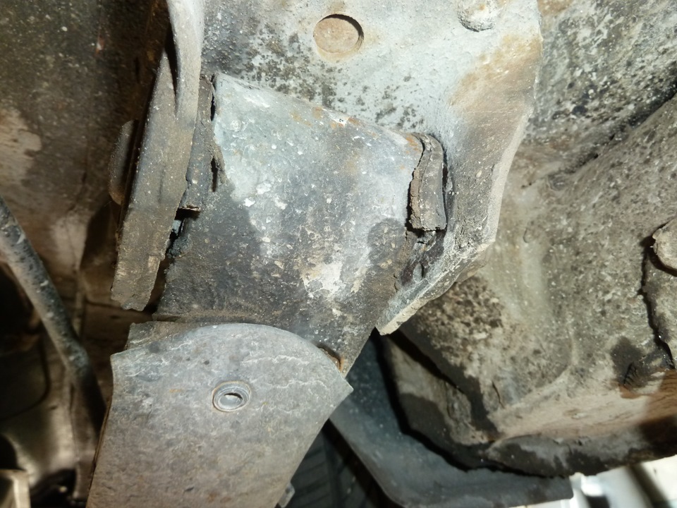 Рессорные втулки: резина или полиуретан. — ГАЗ 3110, 2,3 л, 1999 года ...