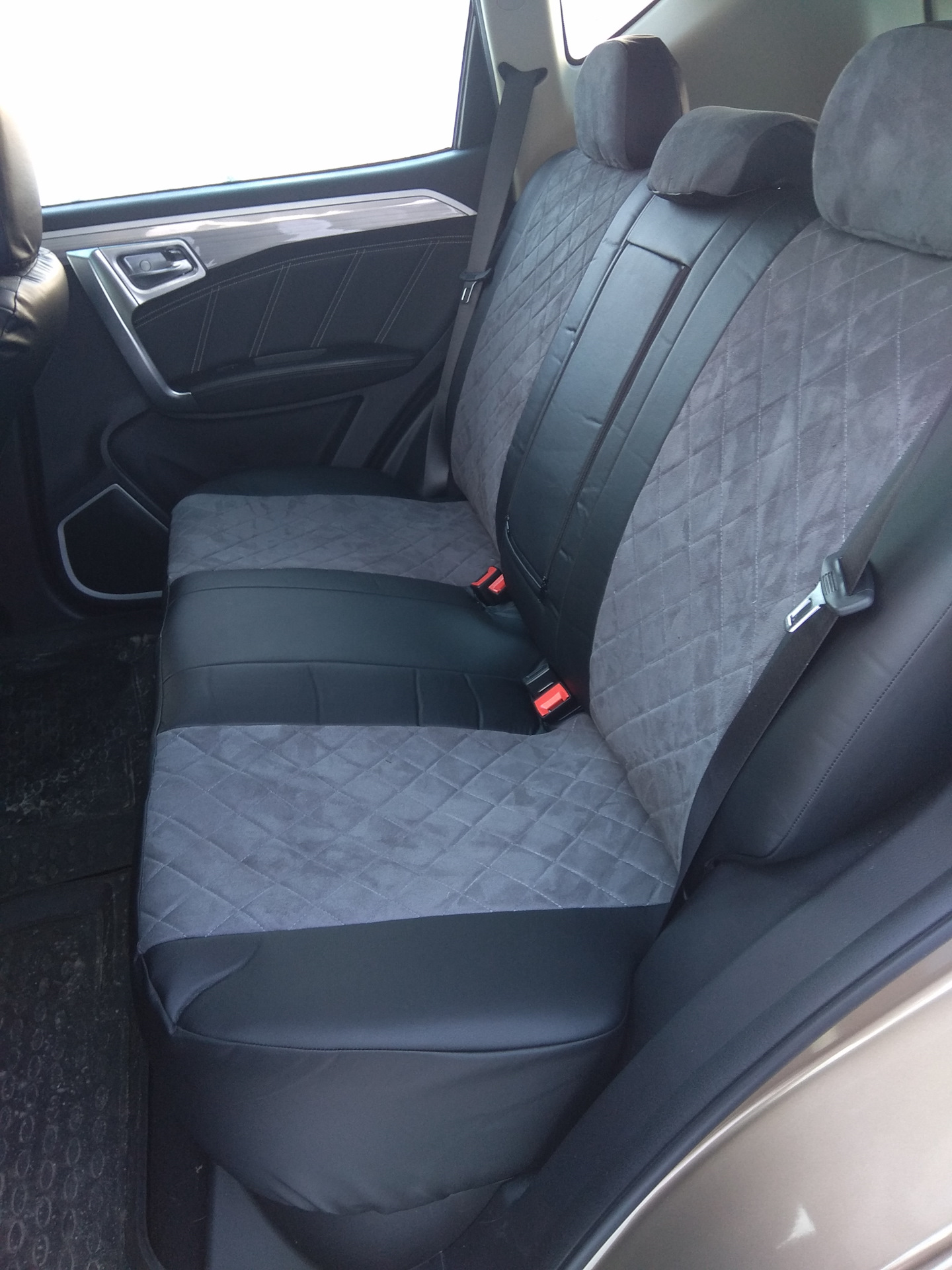 Чехлы в салон — Geely Emgrand X7, 2 л, 2019 года | аксессуары | DRIVE2