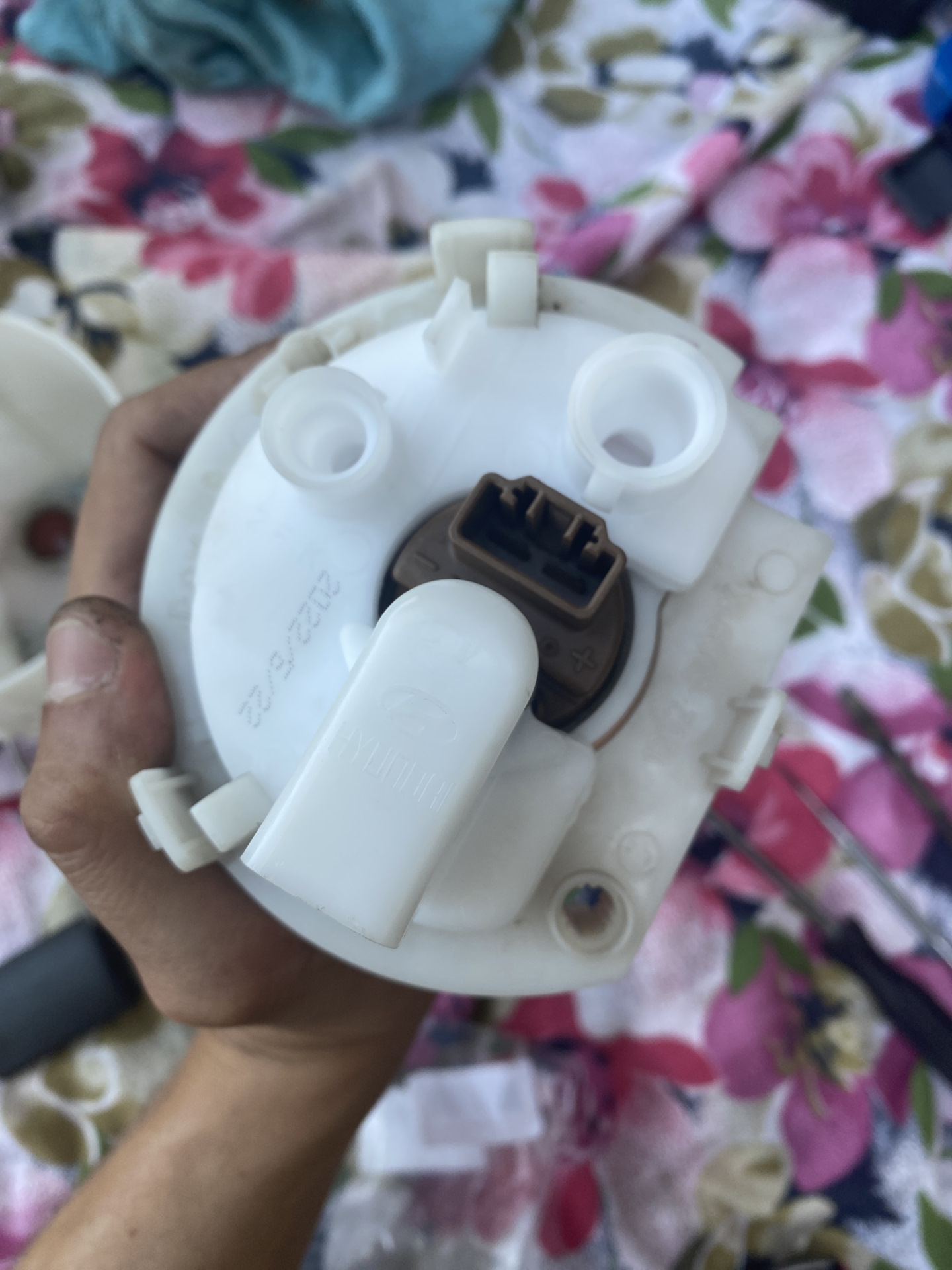 Замена топливного фильтра KIA CEED JD — KIA Ceed (2G), 1,6 л, 2015 года ...