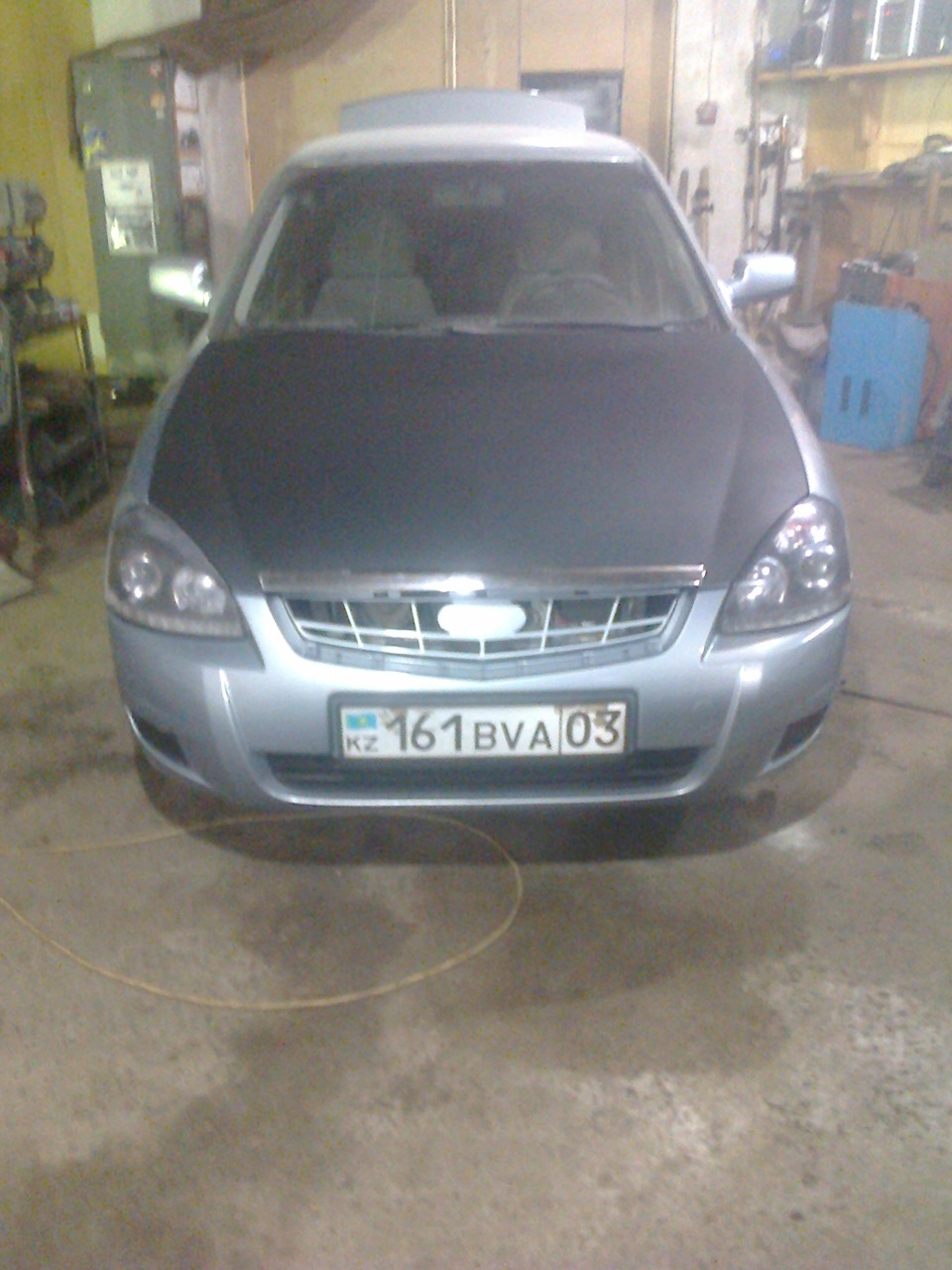 капот в черный — Lada Приора седан, 1,6 л, 2007 года | стайлинг | DRIVE2