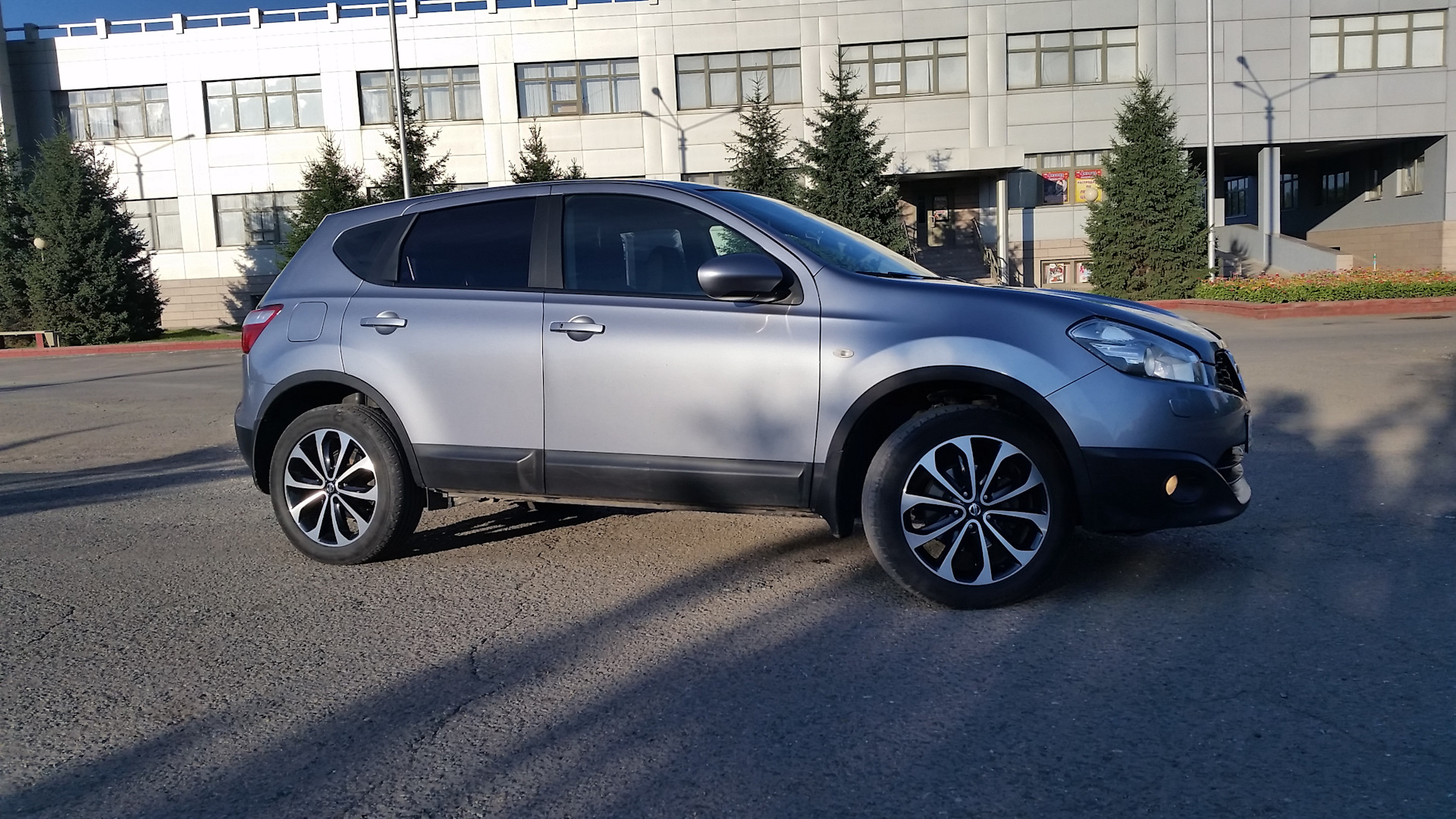 Диски ниссан кашкай. Nissan Qashqai j10 r18. Nissan Qashqai j10 на 18 дисках. Nissan Qashqai 2 18 диски. Nissan Qashqai j10 диски r18.