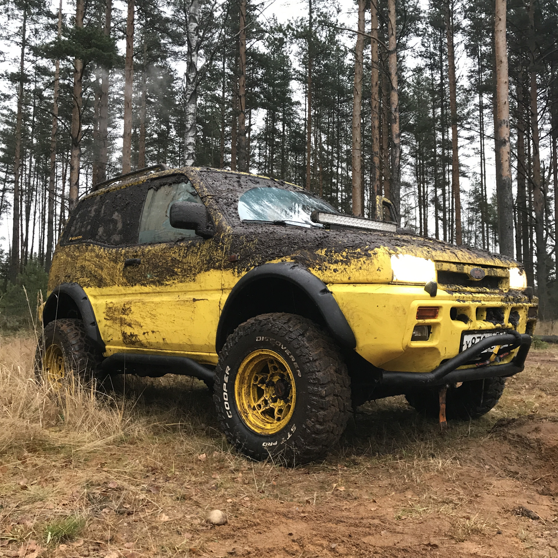 Ниссан террано бездорожье. Nissan Terrano 2 Offroad. Ford Maverick 2 Offroad. Форд Маверик оффроуд. Ниссан Террано 2 в бездорожье.