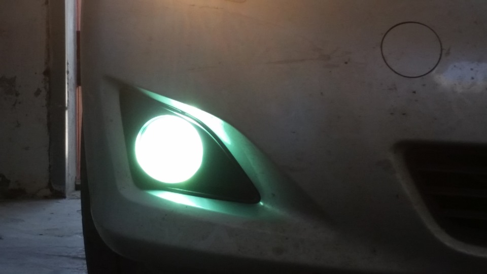 Установка ксенона 6000К в Противотуманные Фары — Toyota Corolla (140/ ...