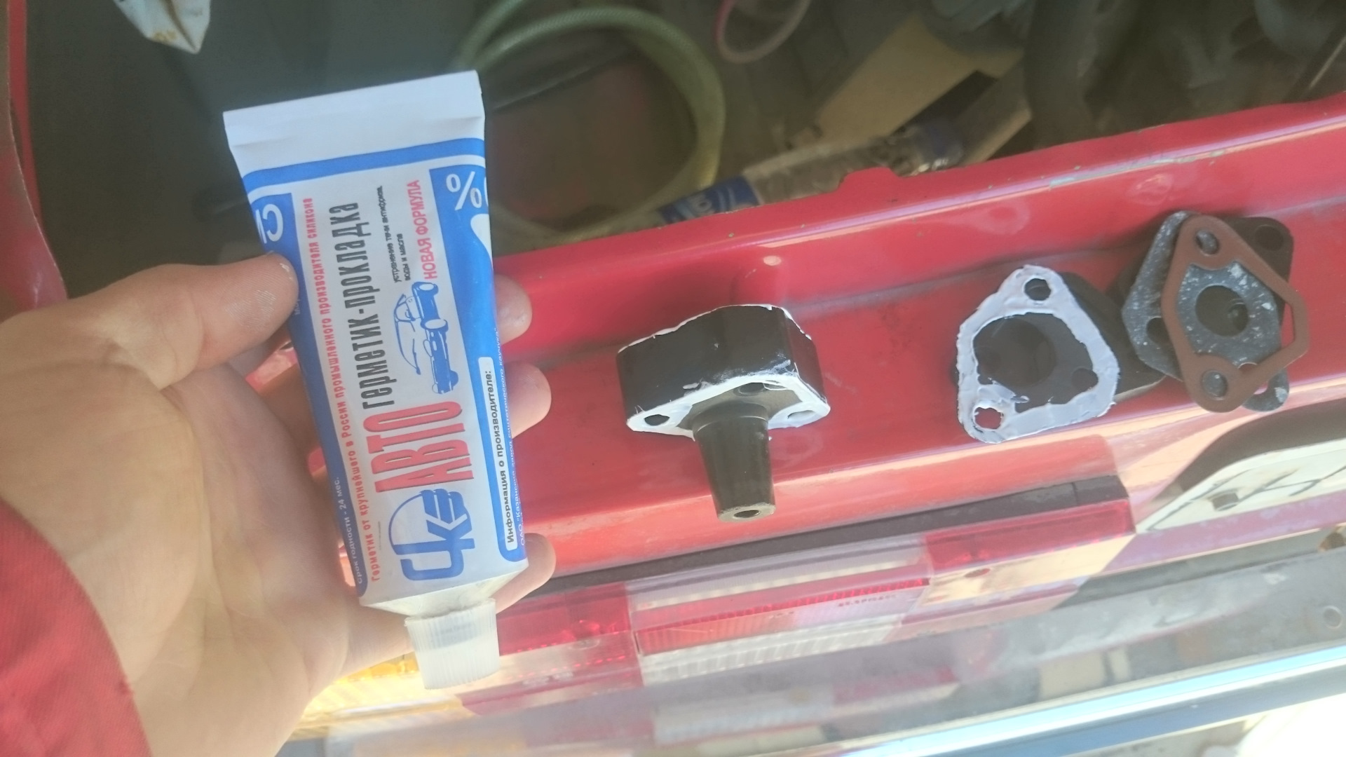 мазать ли помпу герметиком