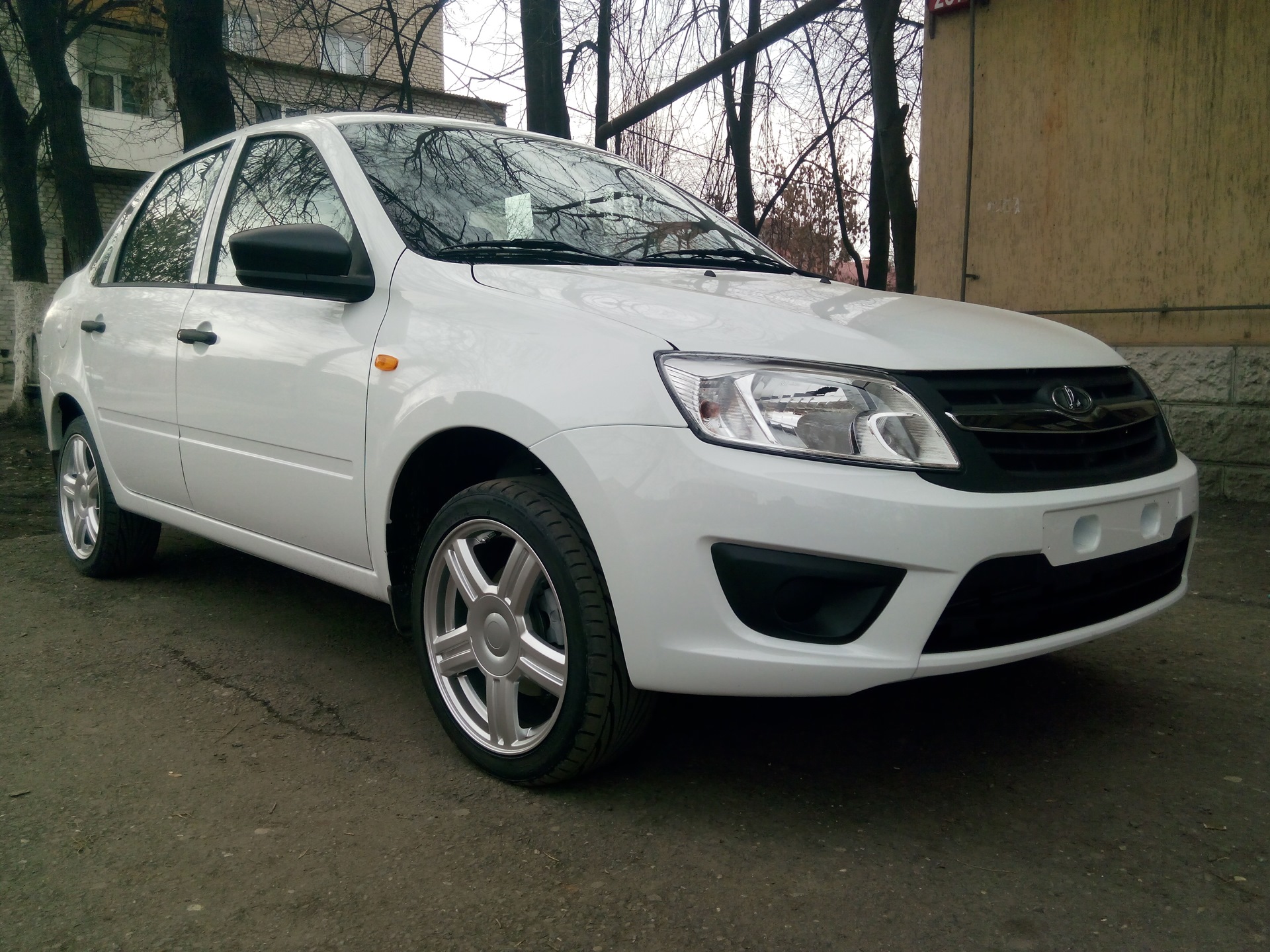 Торусы r 16 и Toyo — Lada Гранта, 1,6 л, 2016 года | колёсные диски ...