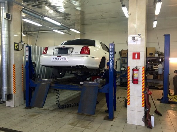 Фото в бортжурнале Lincoln Town Car III