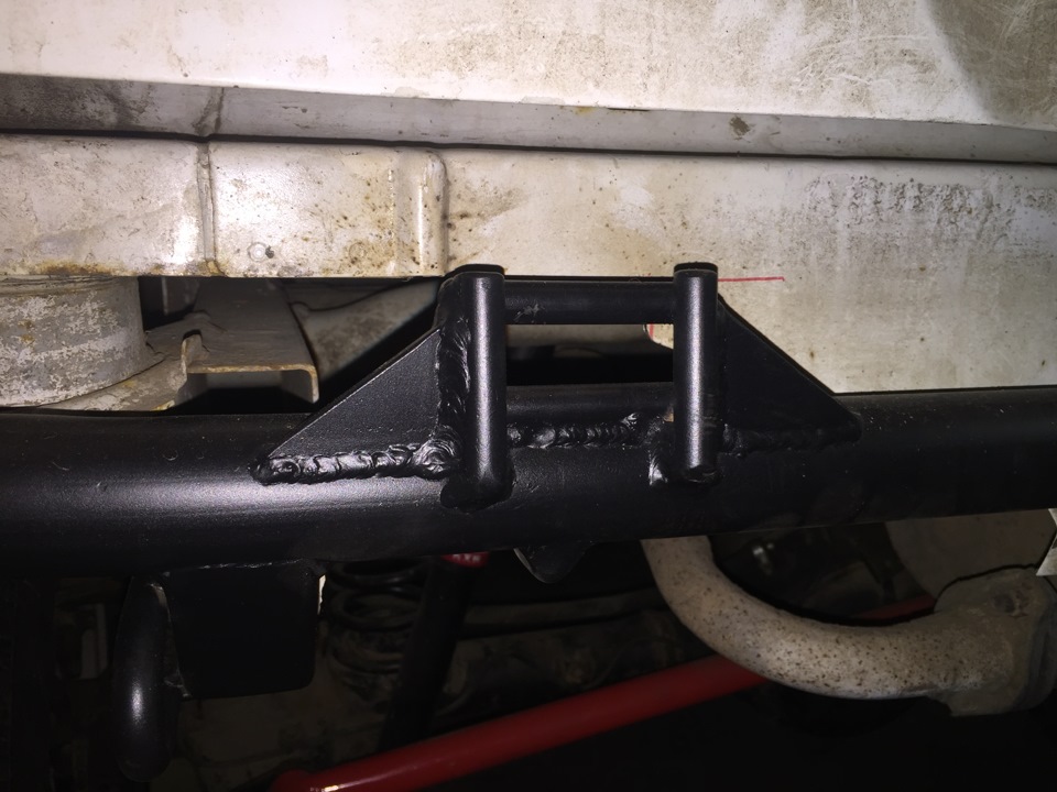 И заходить в этот клюз на заднем бампере — Suzuki Jimny (1G)