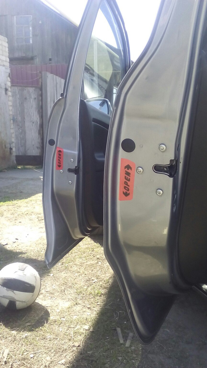 Дверные наклейки — Opel Corsa D, 1,4 л, 2008 года | стайлинг | DRIVE2