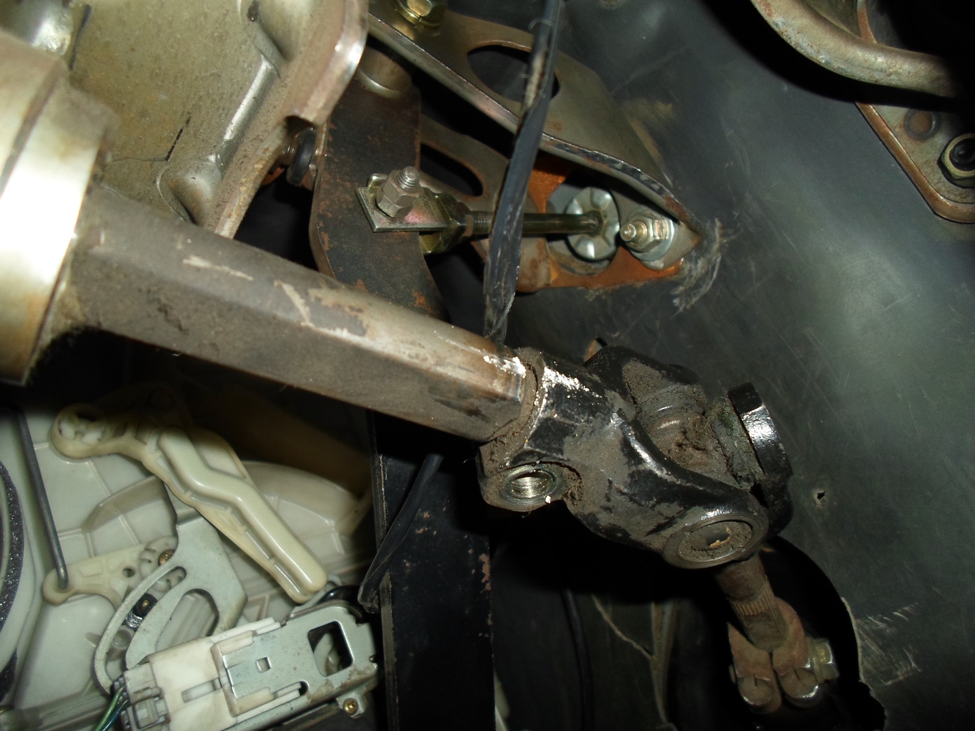 Втулка рулевого вала москвич 2141. Втулка рулевой рейки kia ceed 2007 самодельная. Втулка рулевой рейки kia ceed 2007 самодельная. Втулка на рулевой колонке ипсум. Как снять рулевую втулку.