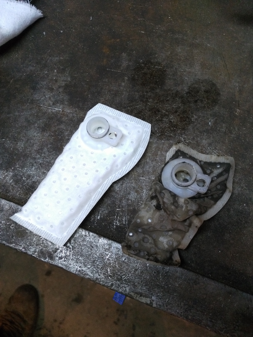 Сравнение Новы\Старый. Старый отходил 2 года на бензине лукой 95 экто. Скажу честно, бензином доволен. Когда открыл бак, там был чистый, прозрачный бензин, без мути. — Chevrolet Lacetti 5D