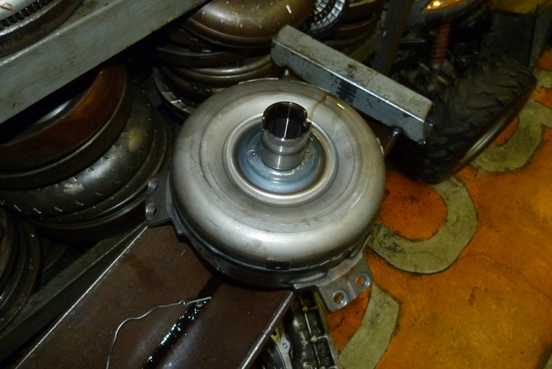 Гидротрансформатор акпп мерседес. Mercedes 722.600/900 flange retaining nut. мерседес с203 как открутить гидротрансформатор.