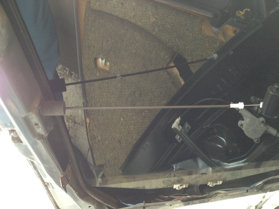 замена тросика открывания двери. тросик ручки передней двери skoda fabia. замена тросика открывания двери. трос открывания двери приора. тросик открывания заслонок ваз 2106.