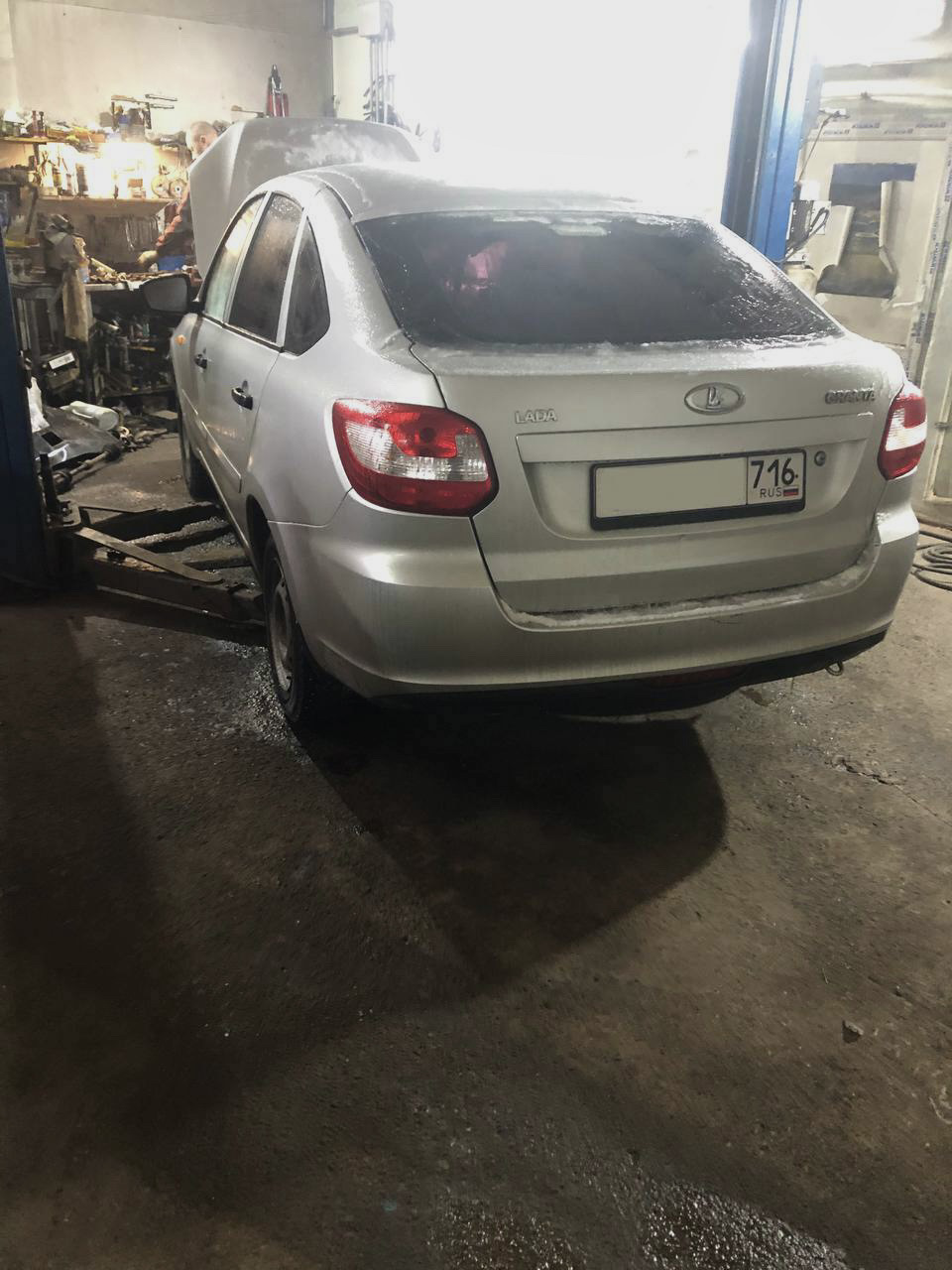 Замена салонного фильтра — Lada Гранта лифтбек, 1,6 л, 2015 года ...