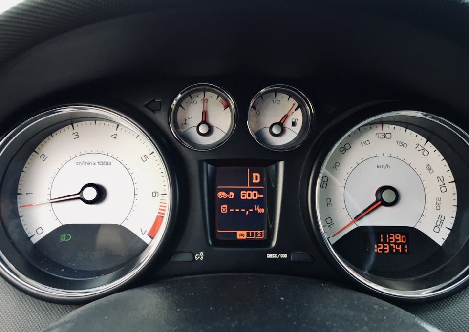 123741 км. — Peugeot 308 (1G)