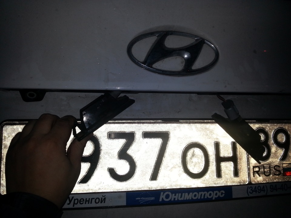 Как поменять лампочку в подсветке номера солярис В ж0пу светодиоды! (или как менял лампочки подсветки номера) - Hyundai ix35, 2 л