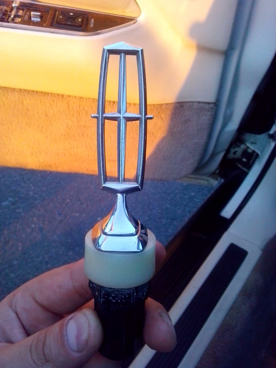 приобрел значок (ориг) 30$ и забрал заказанные на ЧПУ значки с ...