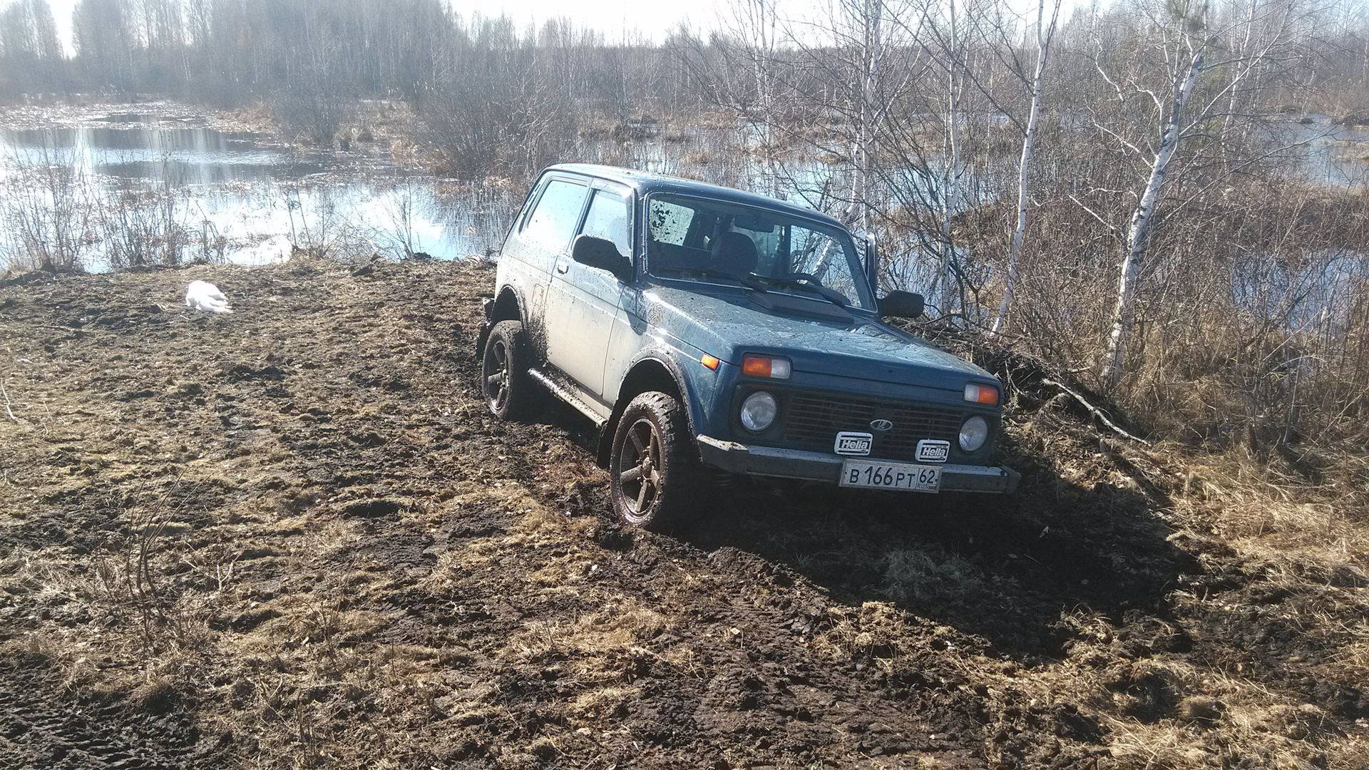 Буксует нива в грязи