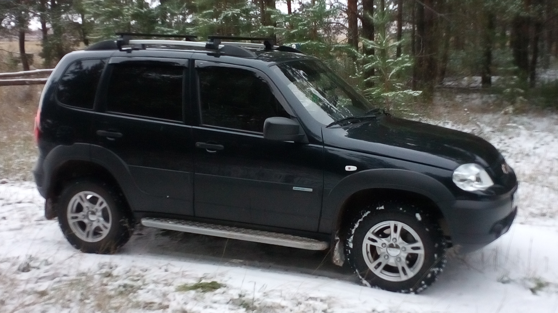 Chevrolet Niva черная