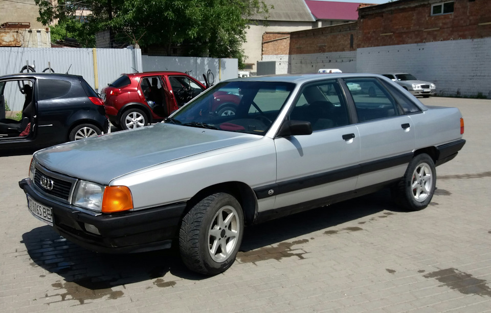 Ауди акула 100