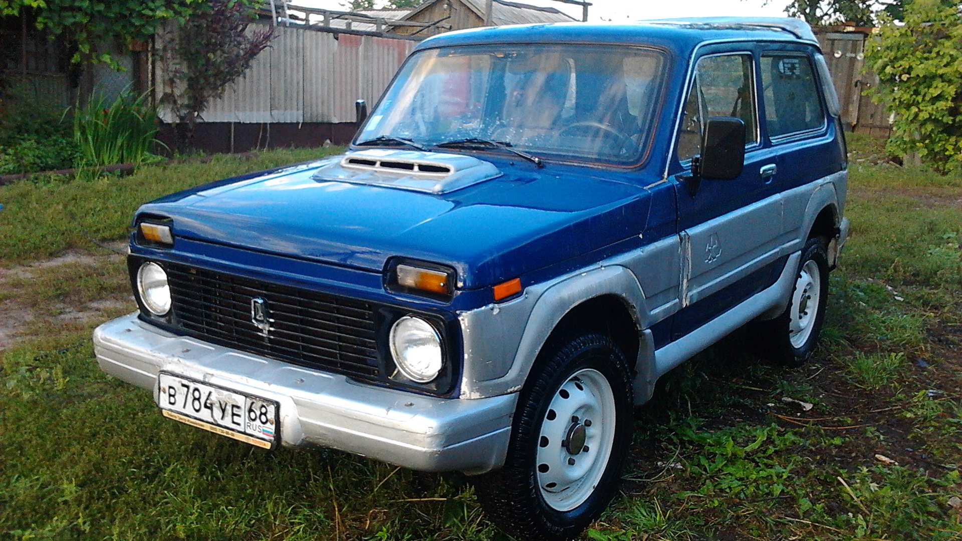 Lada 4x4 3D 1.8 бензиновый 1995 | 